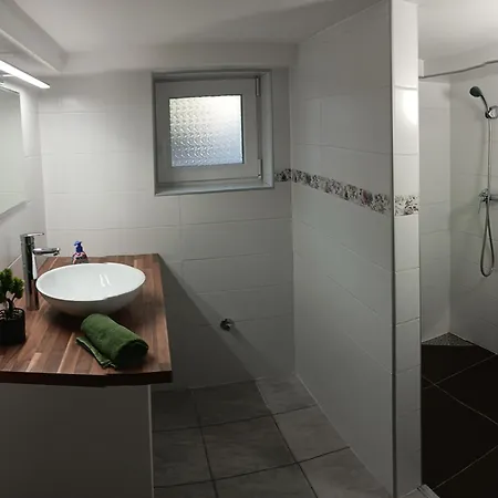 Sub Rosa Two-bedroom شقة